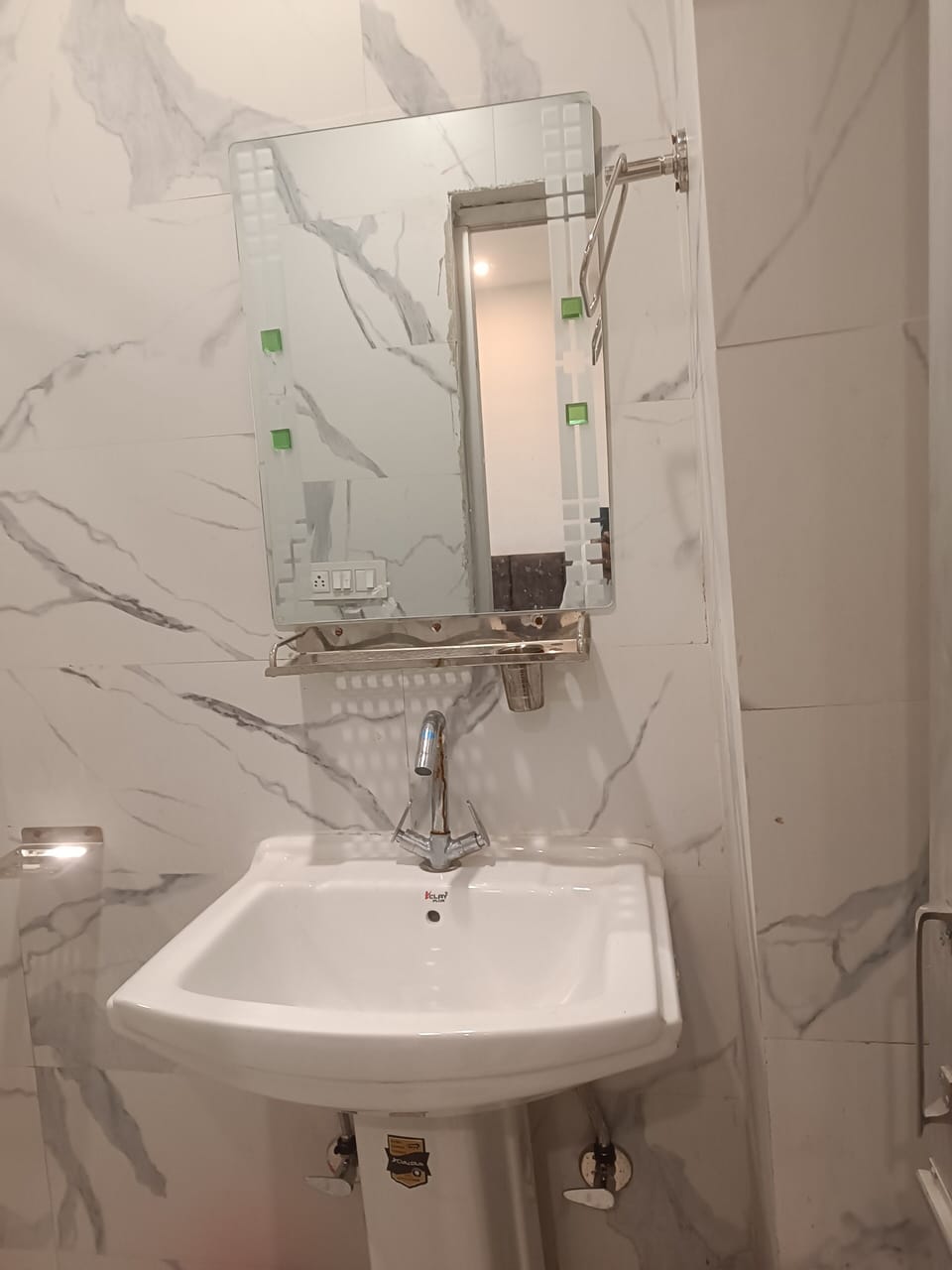 Deluxe Double Room | Bathroom | Shower, slippers, towels