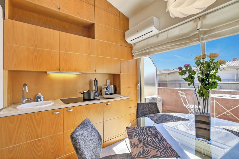 Kitchen and dining area