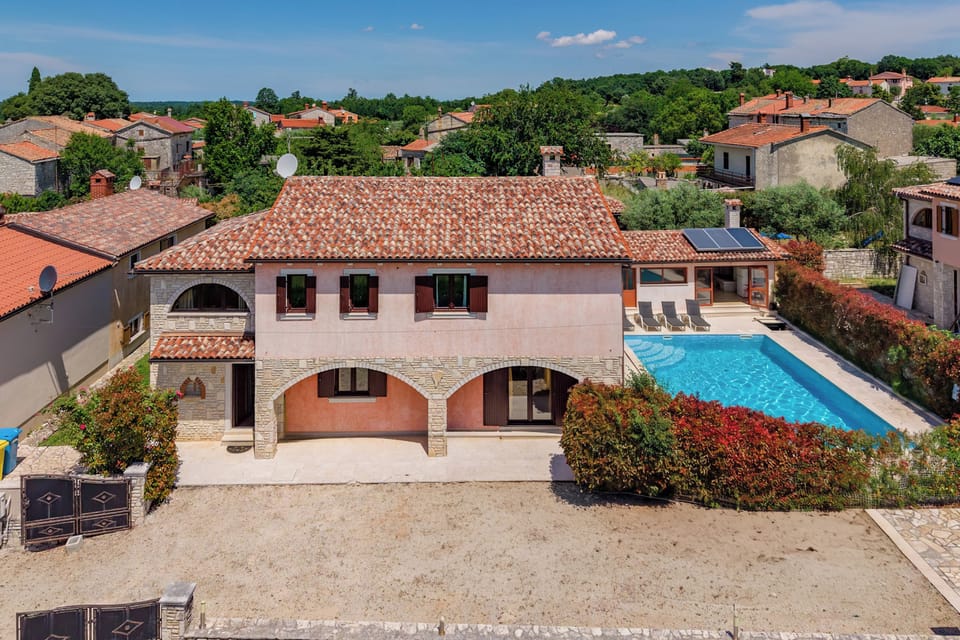 Family House, 4 Bedrooms, Fireplace (Pool House Suzi in Heart of Istria) | Exterior