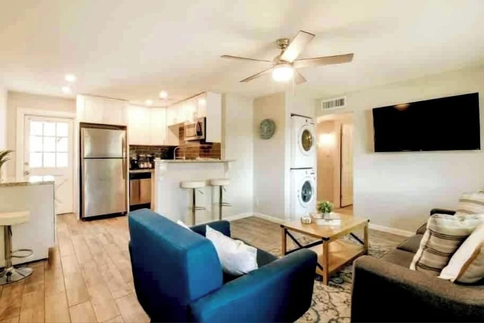 Kitchen and Family Room (Caballeros)