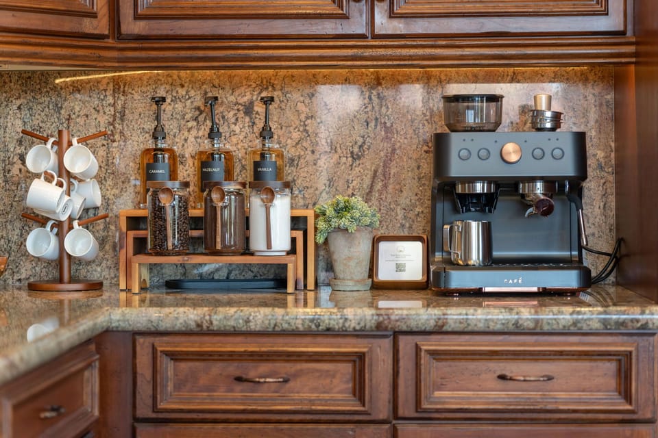 Start your morning your way with a dedicated coffee and espresso station, thoughtfully equipped for everything from a quick cup to a leisurely sunrise ritual.
