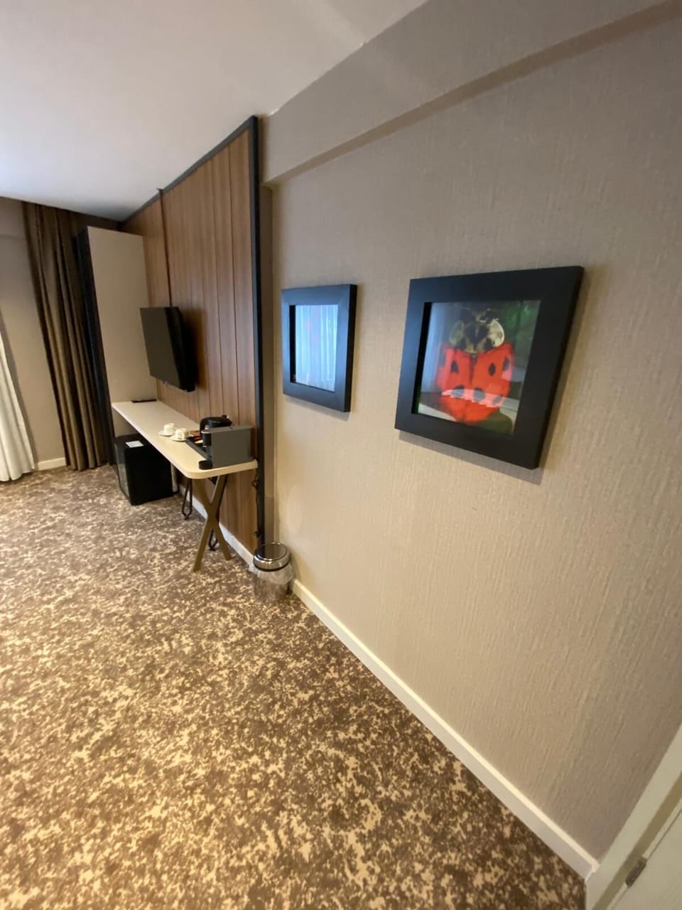 Deluxe Room, City View | Interior