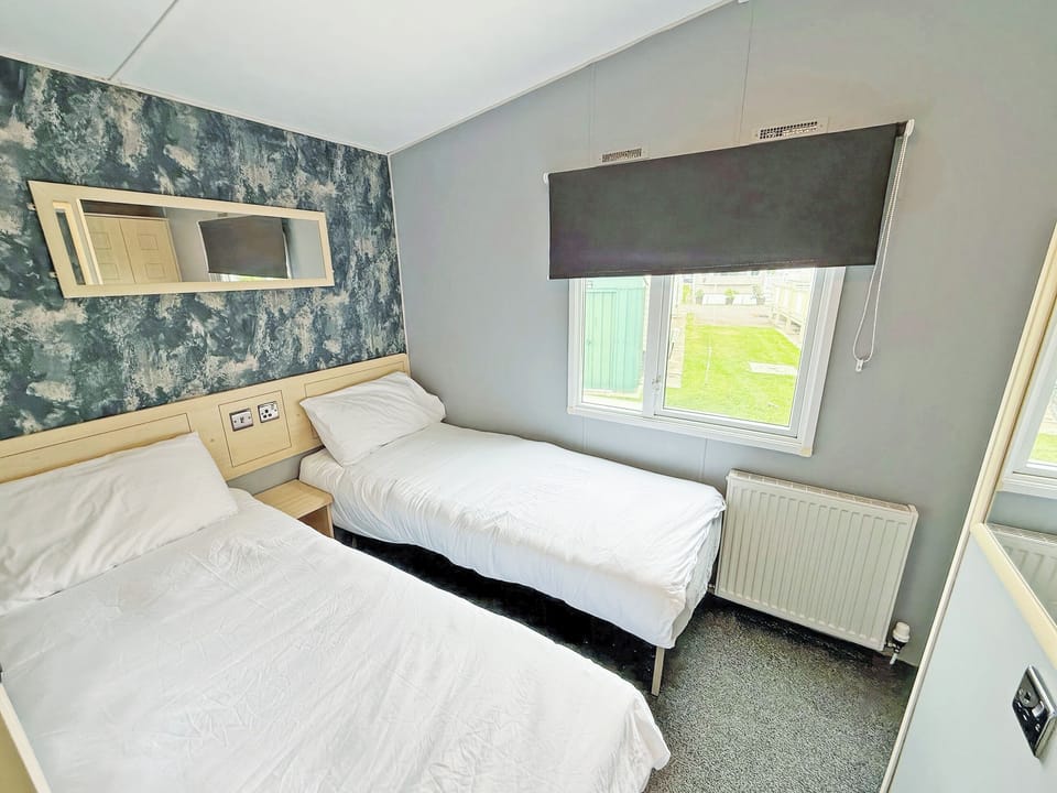 Twin bedroom | Palm Grove 1 - Golden Palm Resort, Chapel St Leonards