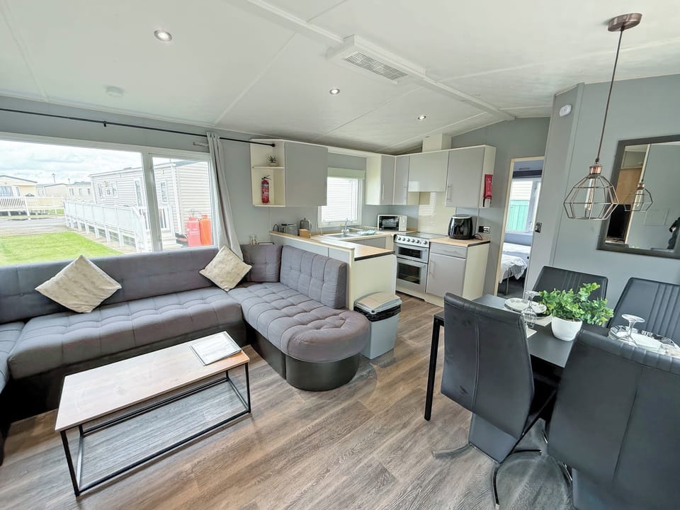 Open plan living space | Palm Grove 1 - Golden Palm Resort, Chapel St Leonards