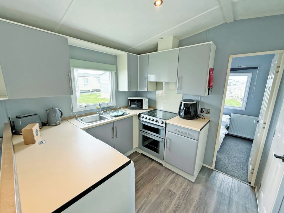 Kitchen area | Palm Grove 1 - Golden Palm Resort, Chapel St Leonards