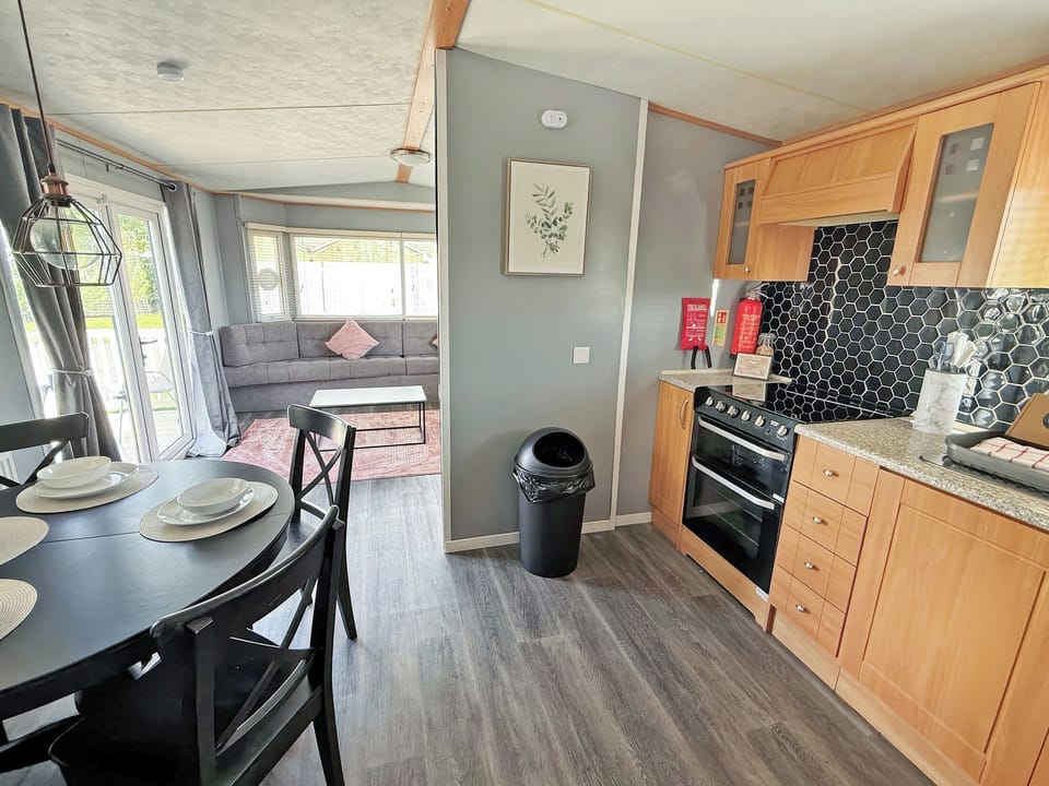 Kitchen/diner | Palm Grove 3 - Golden Palm Resort, Chapel St Leonards
