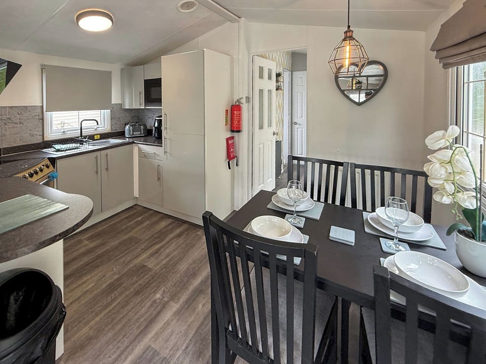 Kitchen/diner | Palm Grove 2 - Golden Palm Resort, Chapel St Leonards
