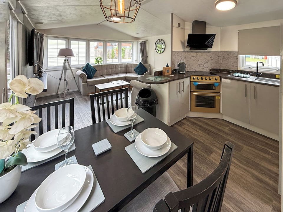 Kitchen/diner | Palm Grove 2 - Golden Palm Resort, Chapel St Leonards
