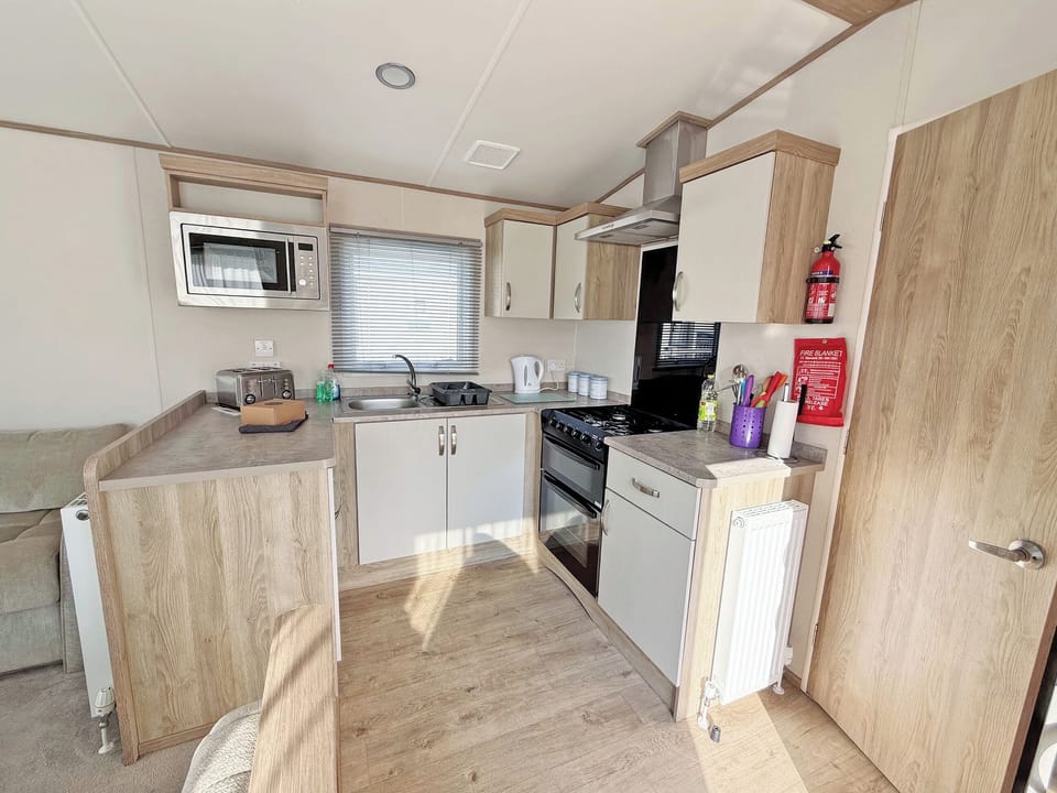 Kitchen area | Palm Grove 182 - Golden Palm Resort, Chapel St Leonards