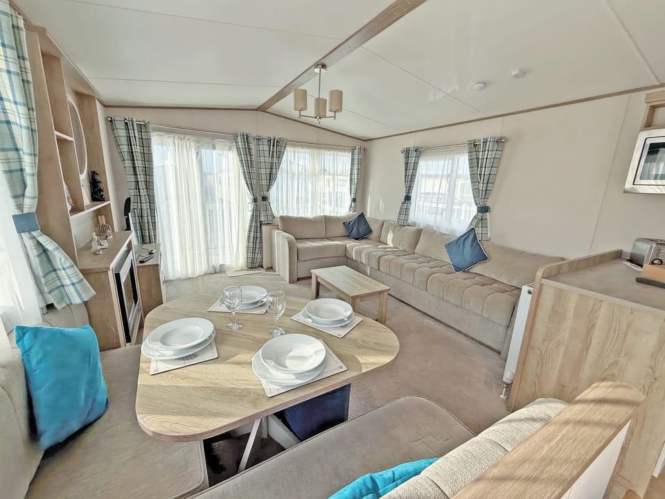 Open plan living space | Palm Grove 182 - Golden Palm Resort, Chapel St Leonards