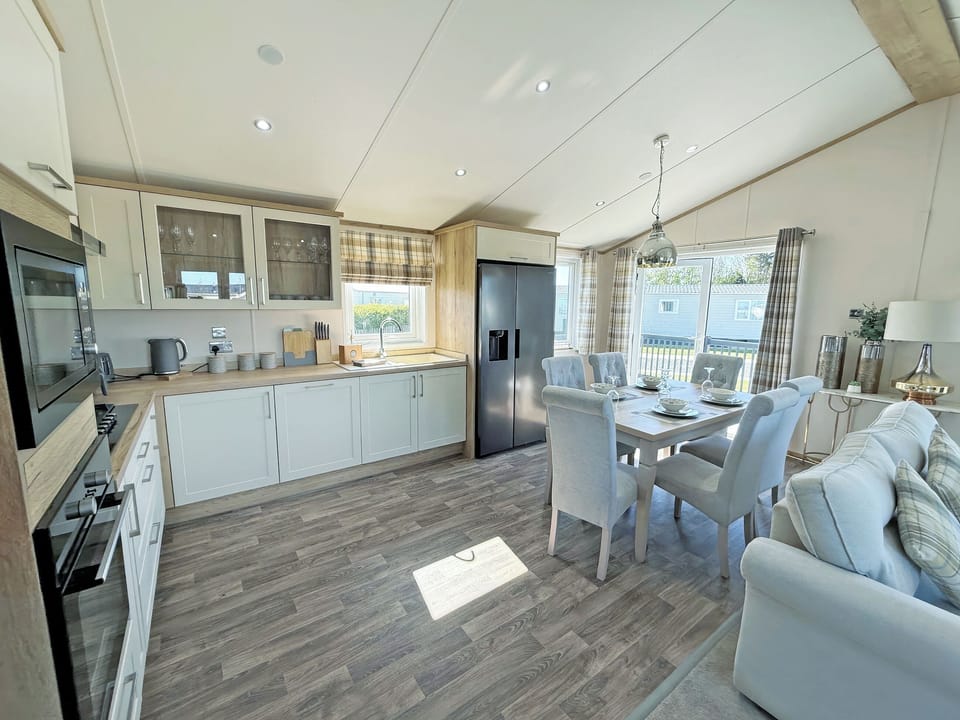 Kitchen area | The Retreat 8 - Golden Palm Resort, Chapel St Leonards