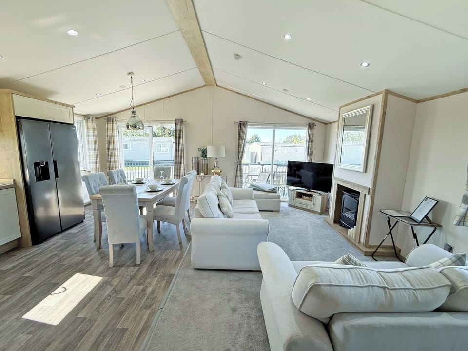 Open plan living space | The Retreat 8 - Golden Palm Resort, Chapel St Leonards