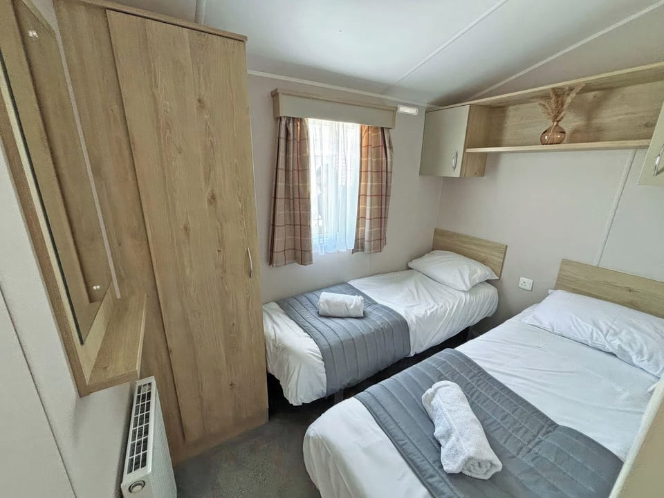 Twin bedroom | Sunnymede B5 - Sunnymede Caravan Park, Ingoldmells