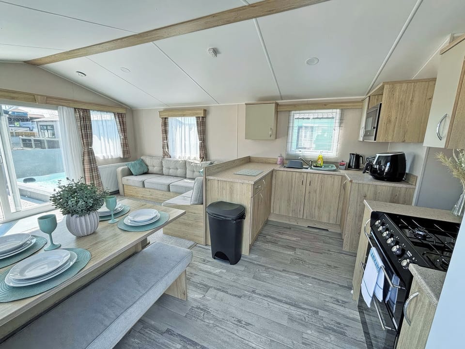 Open plan living space | Sunnymede B5 - Sunnymede Caravan Park, Ingoldmells