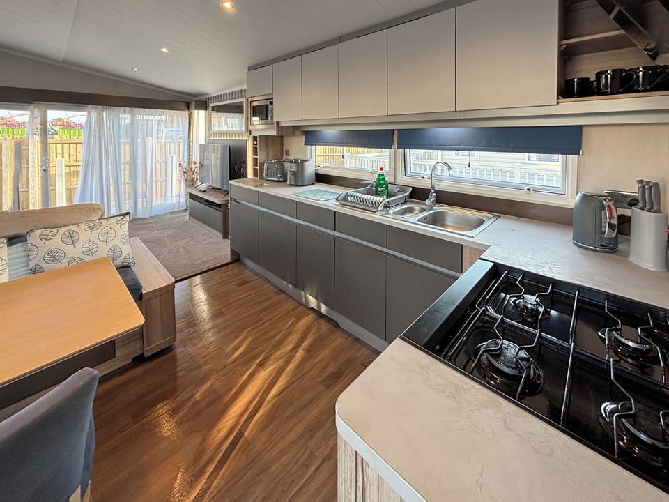 Kitchen/diner | Sunnymede A6 - Sunnymede Caravan Park, Ingoldmells
