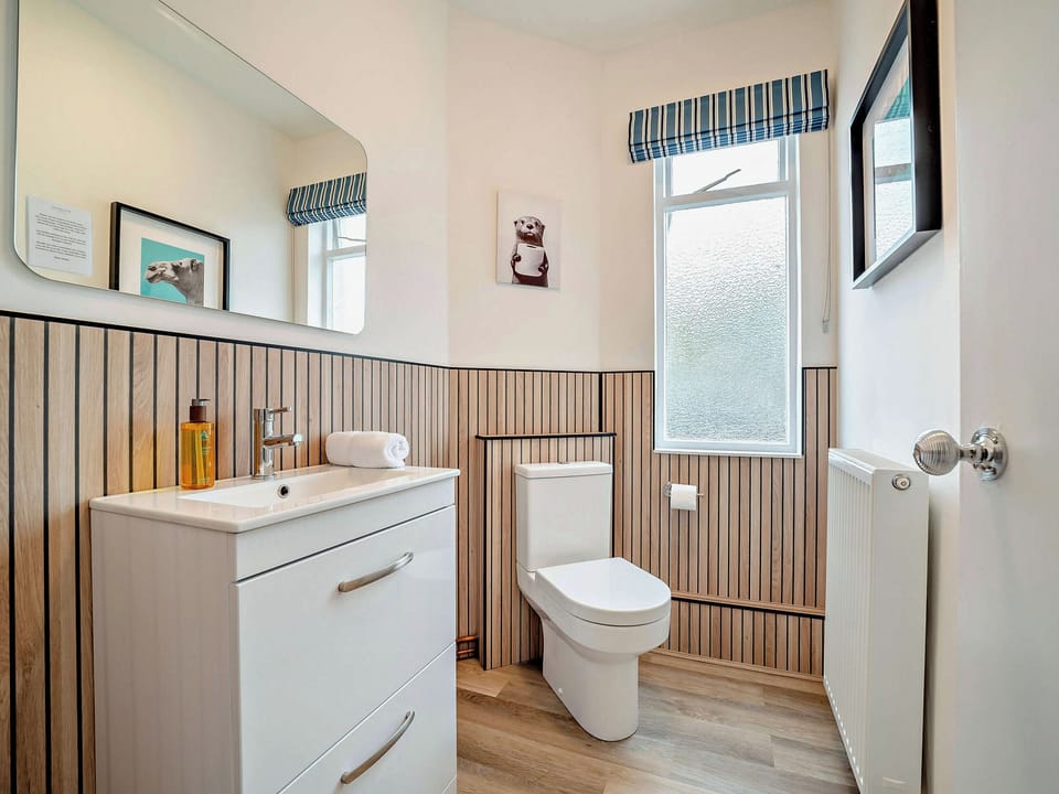 Bathroom | High Dougarie Farmhouse - High Dougarie Estate, Near Blackwaterfoot, Isle of Arran