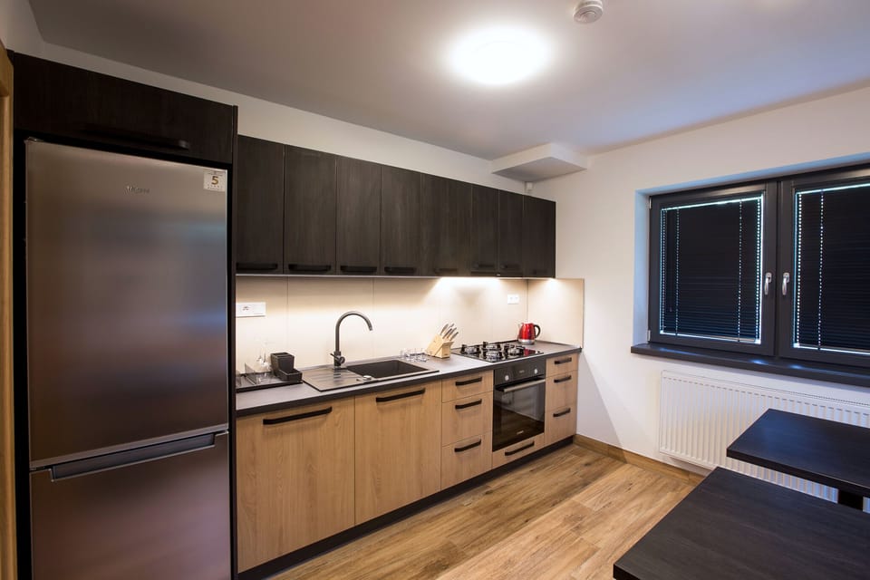 Economy Apartment, Mountain View | Private kitchen | Mini-fridge, microwave
