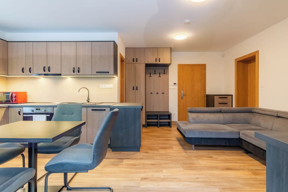Superior Apartment, Garden View | Living area