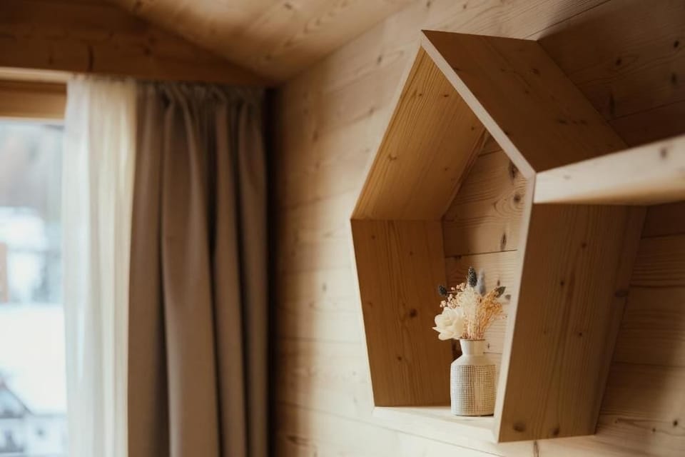 Deluxe Double Room, Balcony, Mountain View | Interior