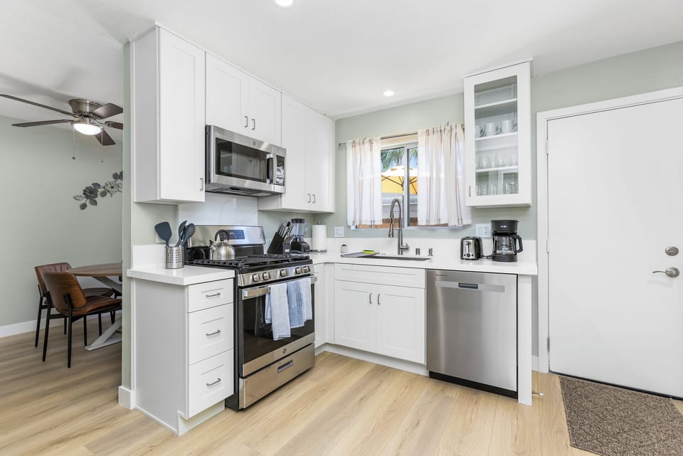 Fully upgraded kitchen with top of line appliances, utensils and cutlery