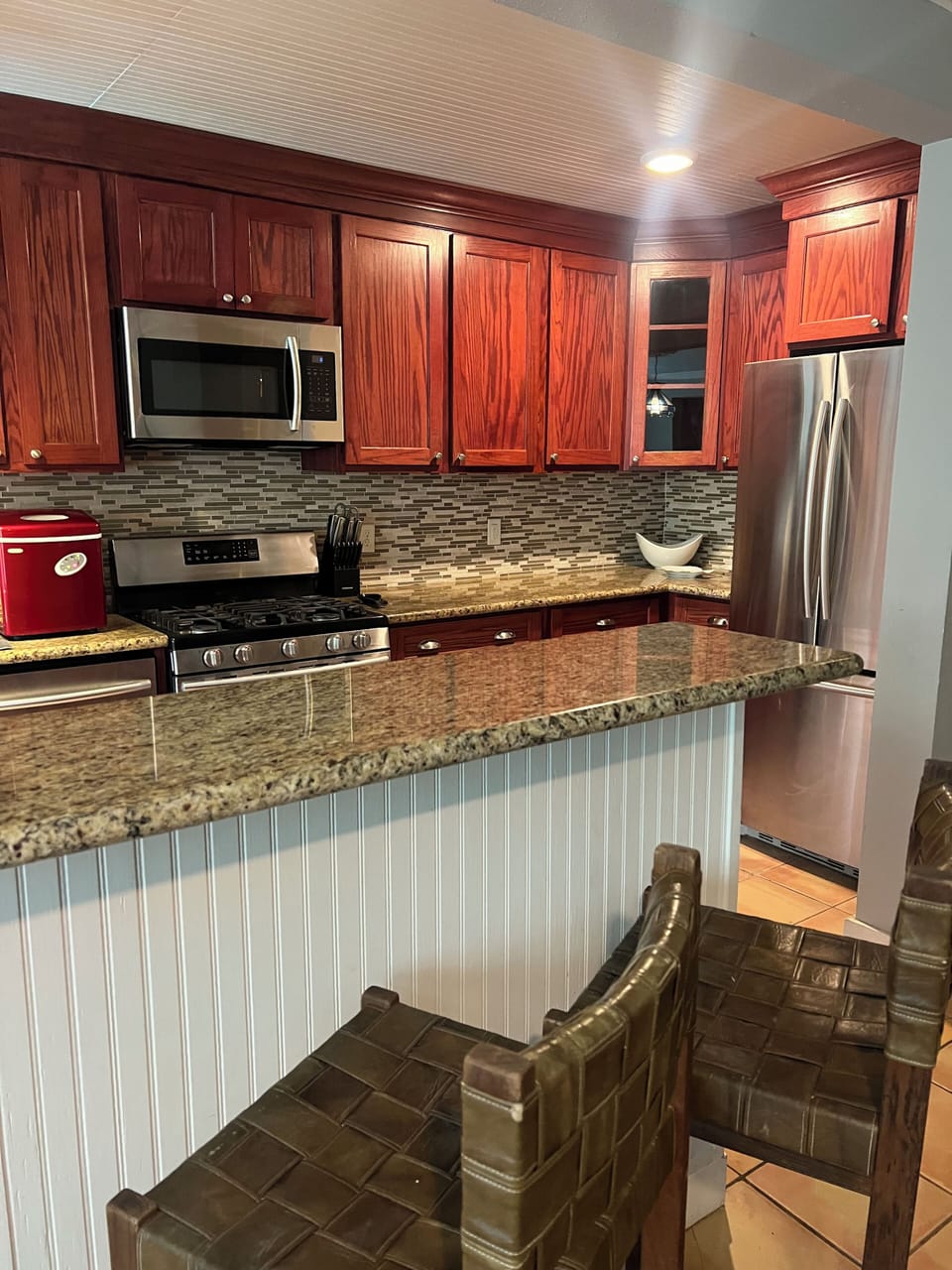Standard Studio, 1 King Bed | In-room dining