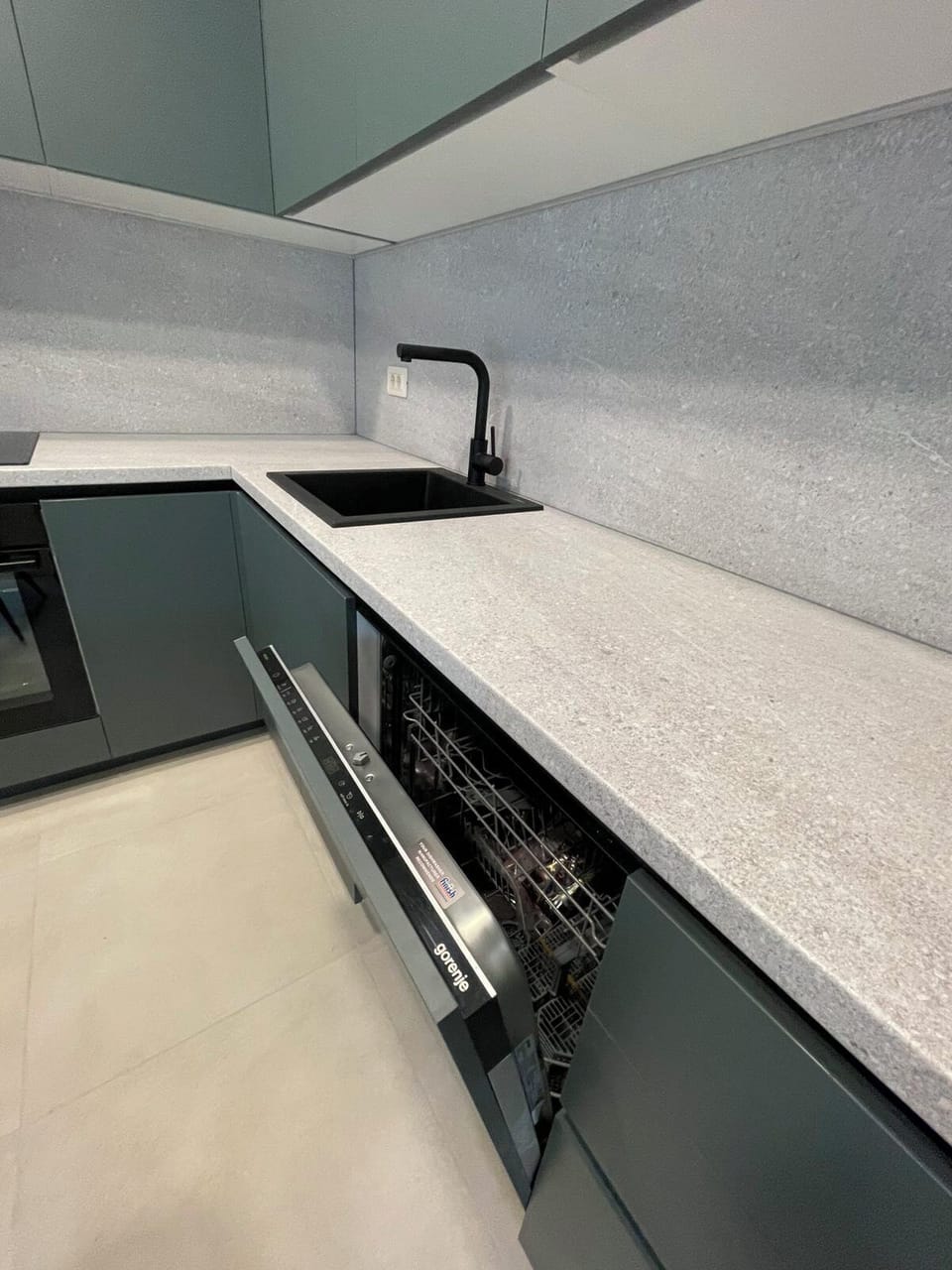 Comfort Condo, Lanai, Mountain View | Private kitchen