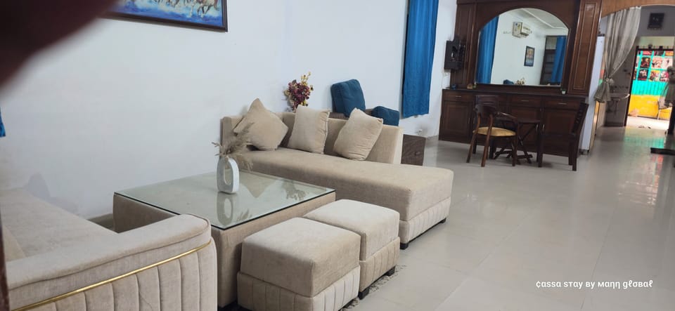 Deluxe Triple Room | Lobby