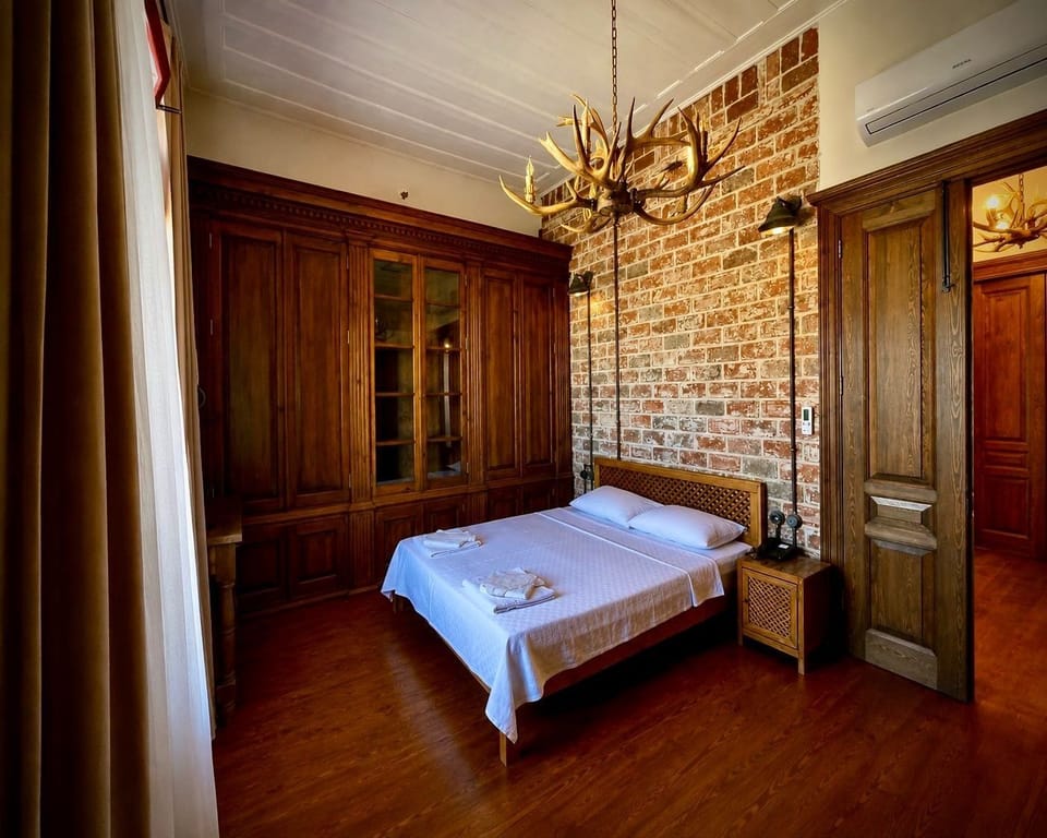 Deluxe Room | Desk, laptop workspace, bed sheets
