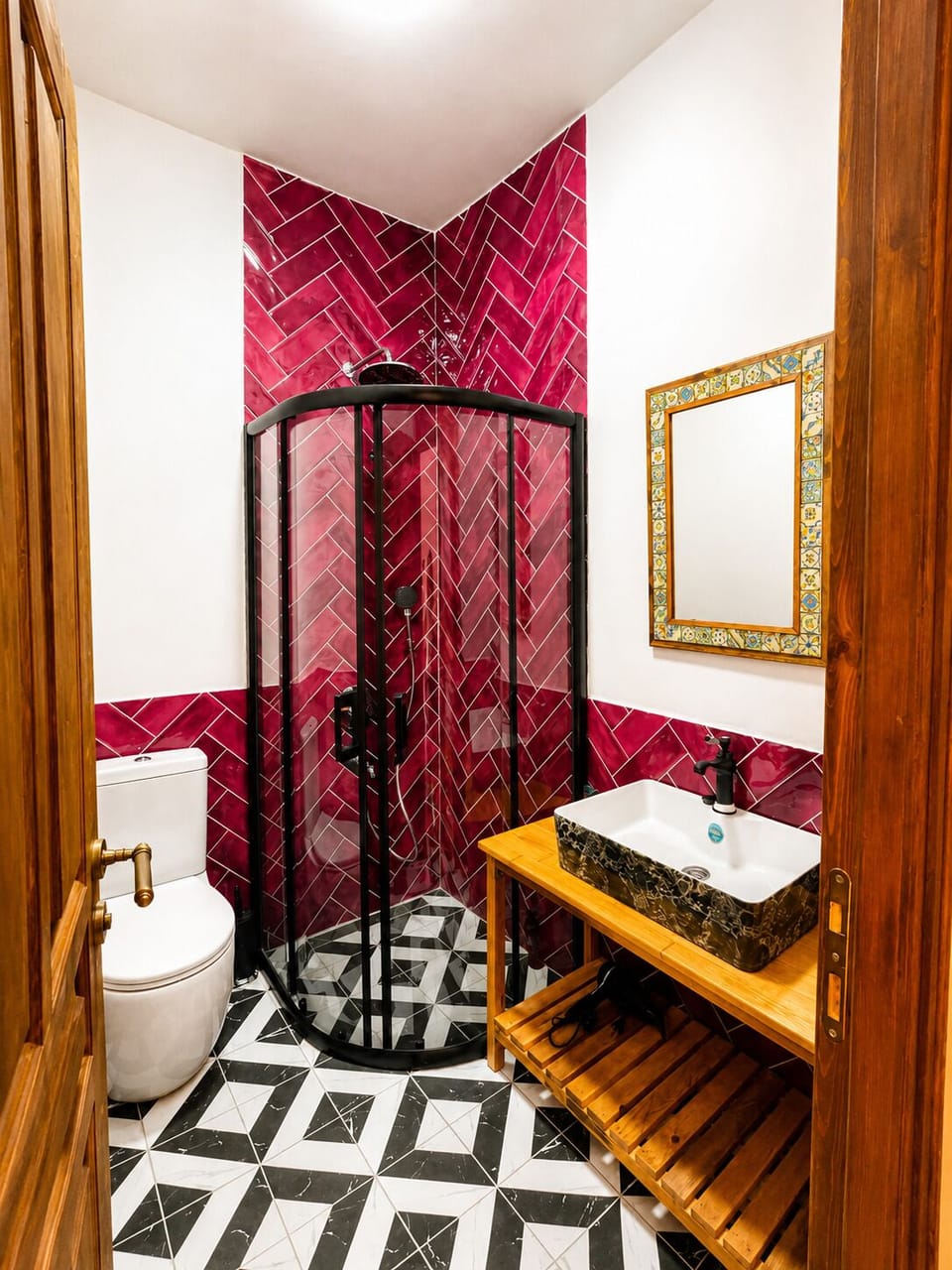 Deluxe Room | Desk, laptop workspace, bed sheets