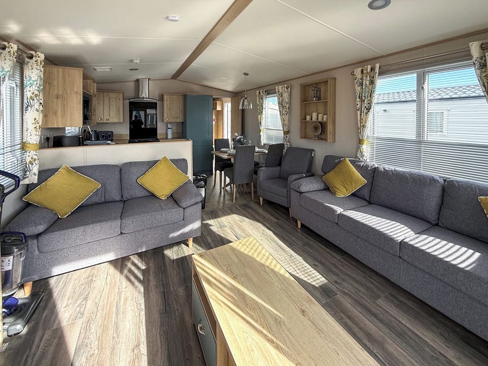 Open plan living space | Sunnymede B10 - Sunnymede Caravan Park, Ingoldmells