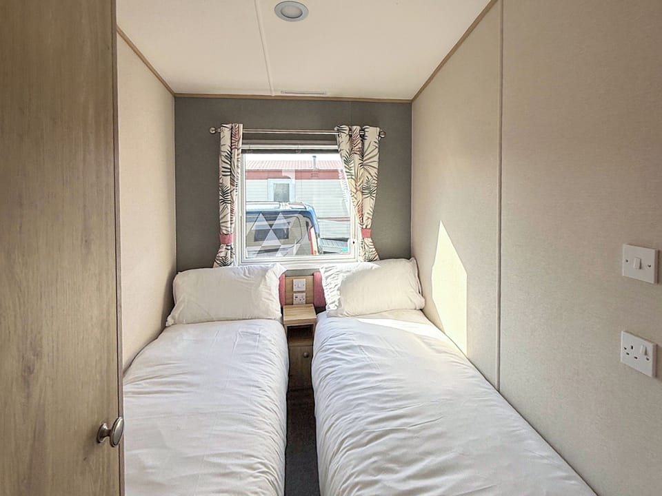 Twin bedroom | Sunnymede B10 - Sunnymede Caravan Park, Ingoldmells
