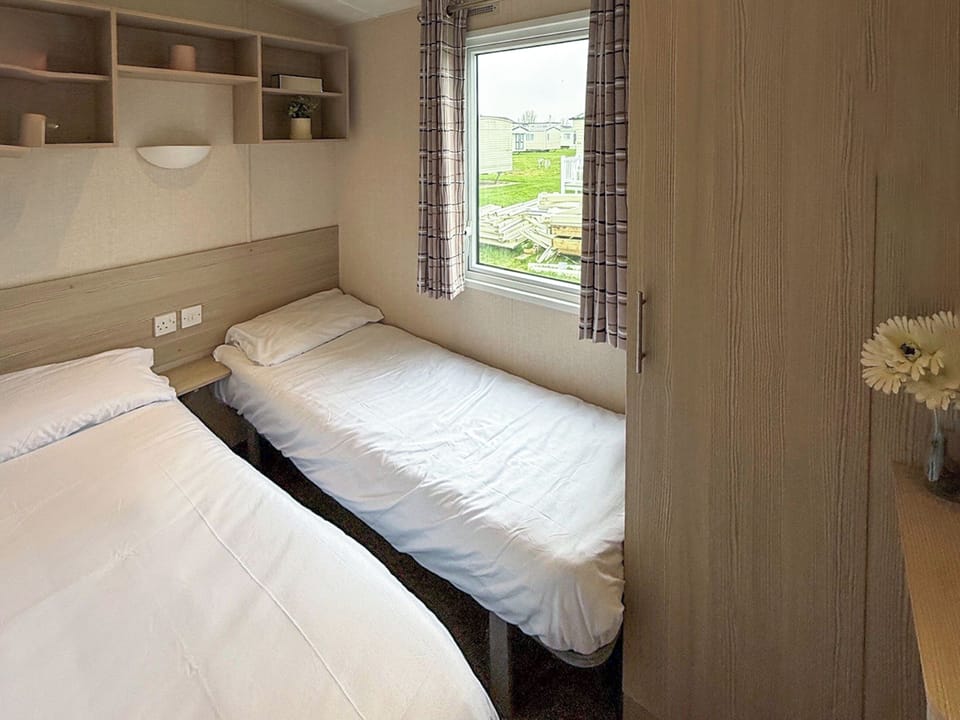 Twin bedroom | Sunnymede D11 - Sunnymede Caravan Park, Ingoldmells