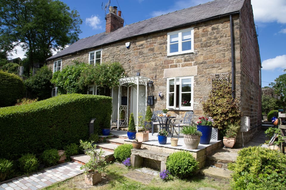 Jasmine Cottage sits in an elevated position with spectacular views.