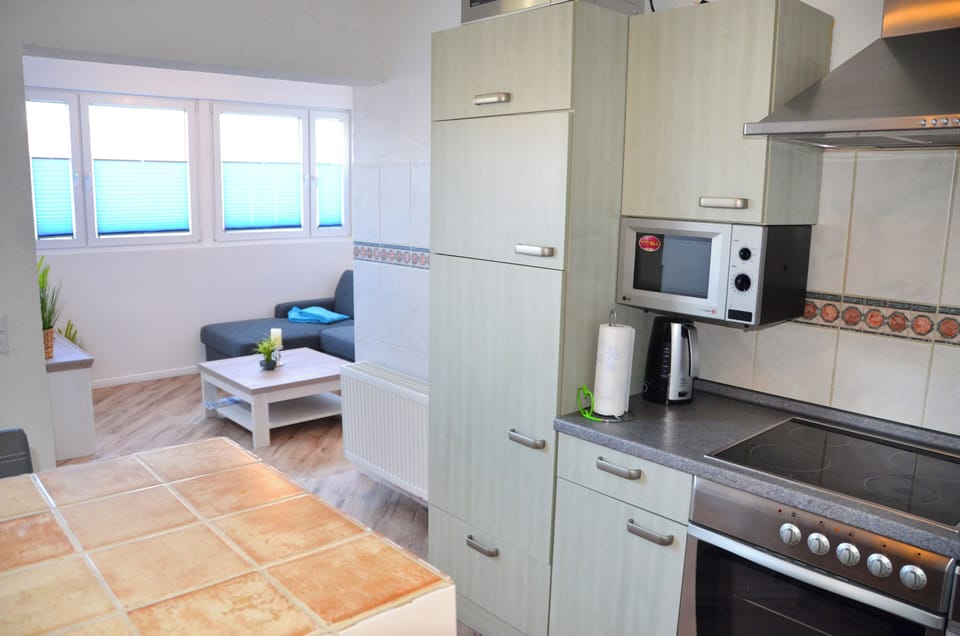 Classic Apartment, Garden View | Private kitchen