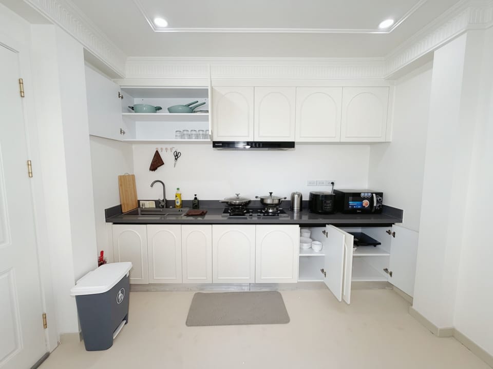 Family Villa, 5 Bedrooms, Private Pool | Private kitchen | Fridge, microwave, stovetop, cookware/dishes/utensils