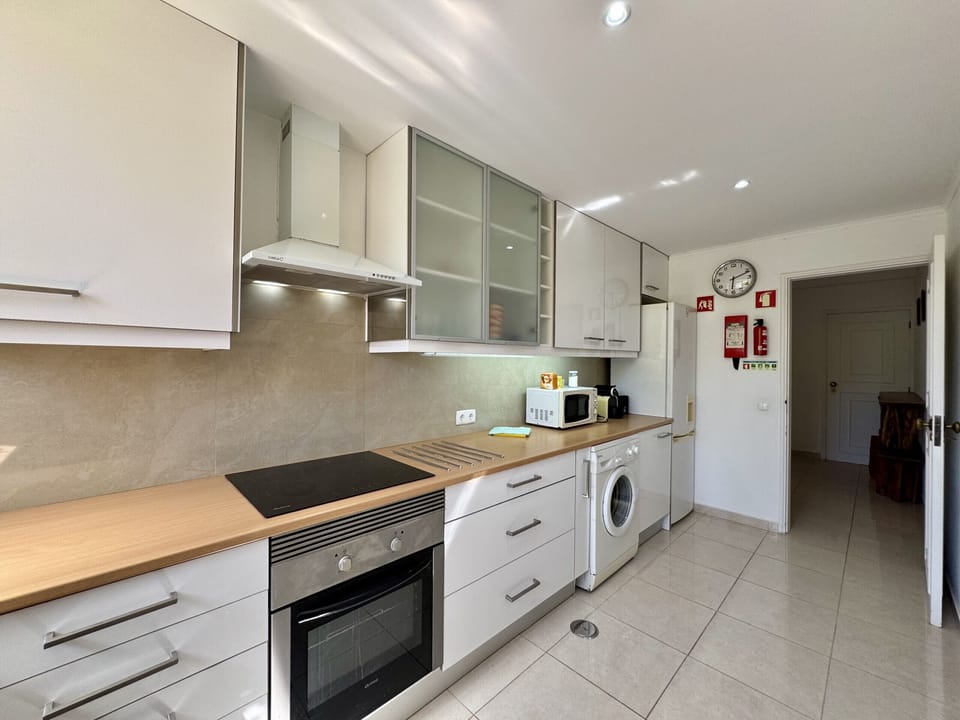 Microwave, dishwasher, coffee/tea maker