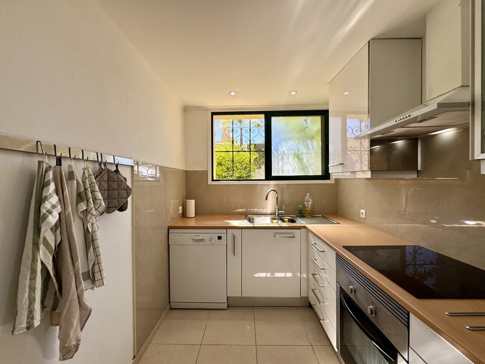 Microwave, dishwasher, coffee/tea maker