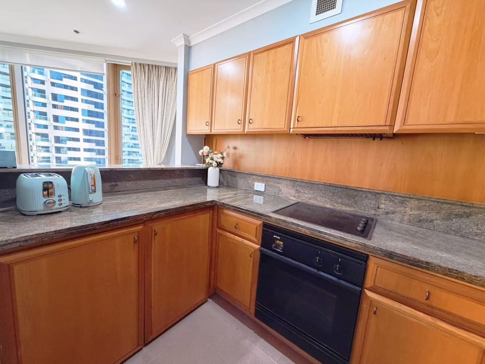 Full kitchen