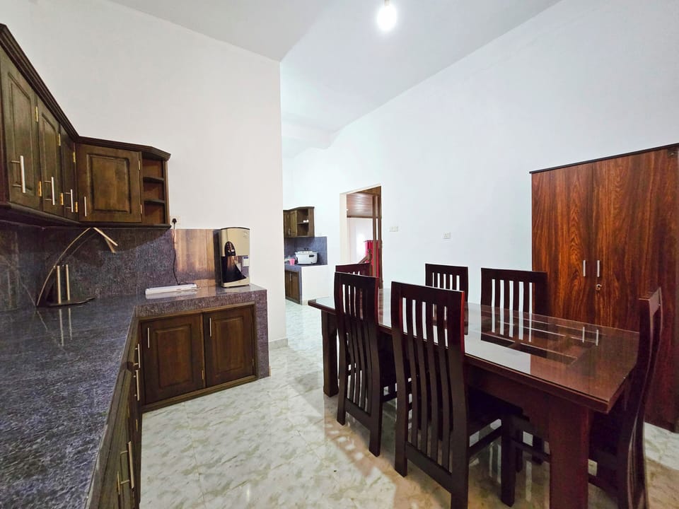 Deluxe Villa | Dining