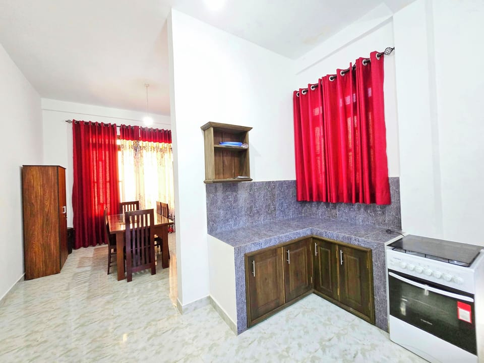 Deluxe Villa | Private kitchen | Fridge, microwave, oven, stovetop