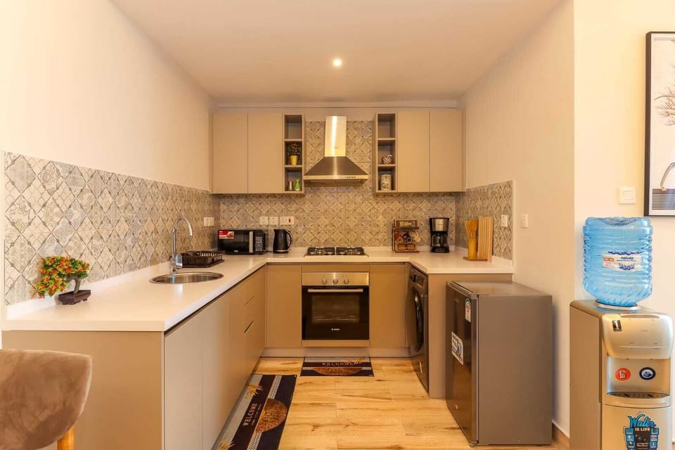 Classic Apartment, Balcony, City View | Private kitchen | Full-size fridge, microwave, oven, stovetop