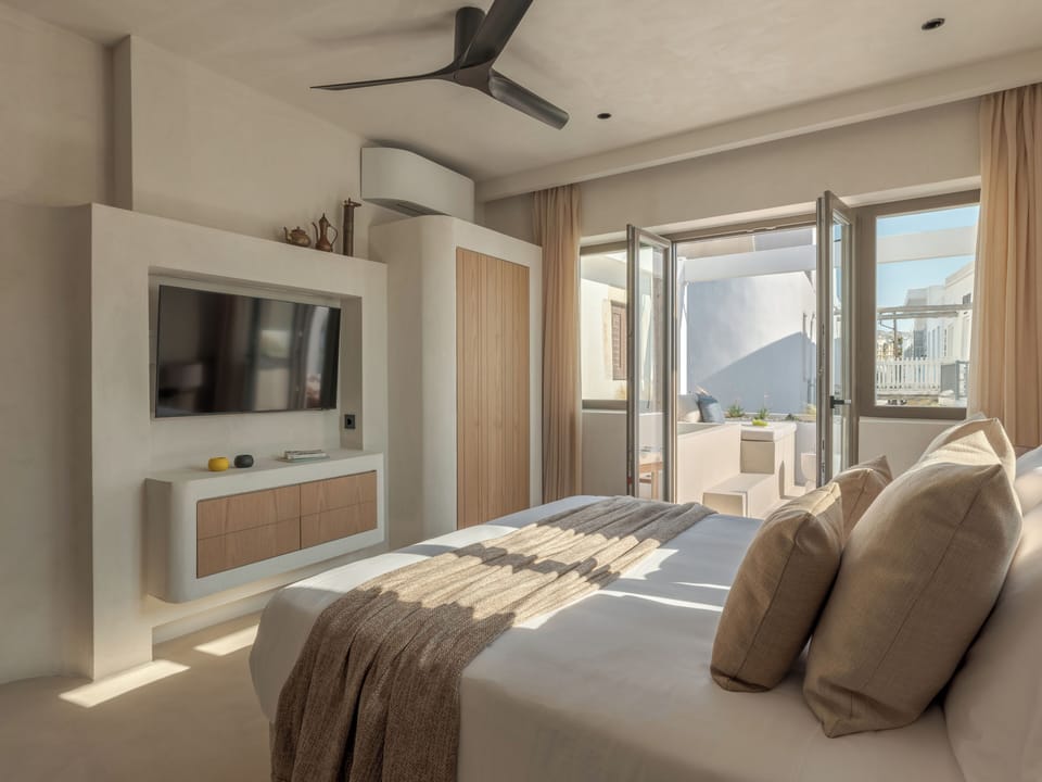 Suite, City View | In-room safe, WiFi (free)
