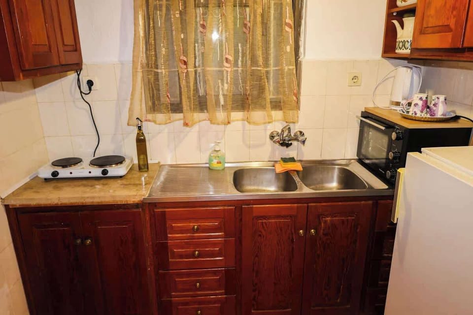Fulkly equipped Kitchen space 