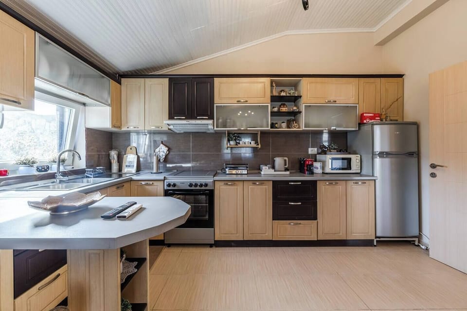 Fully-equipped kitchen