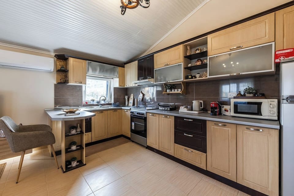 Fully-equipped kitchen