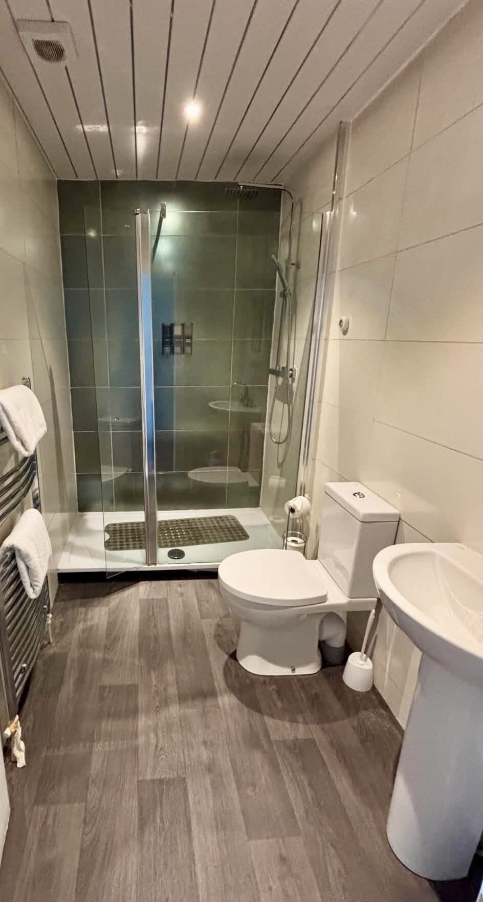 Family Twin Room, City View | Bathroom | Towels, soap, shampoo, toilet paper