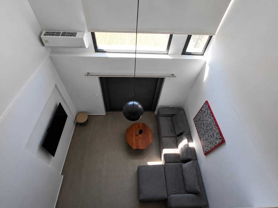 Deluxe Apartment, Garden View | Living area