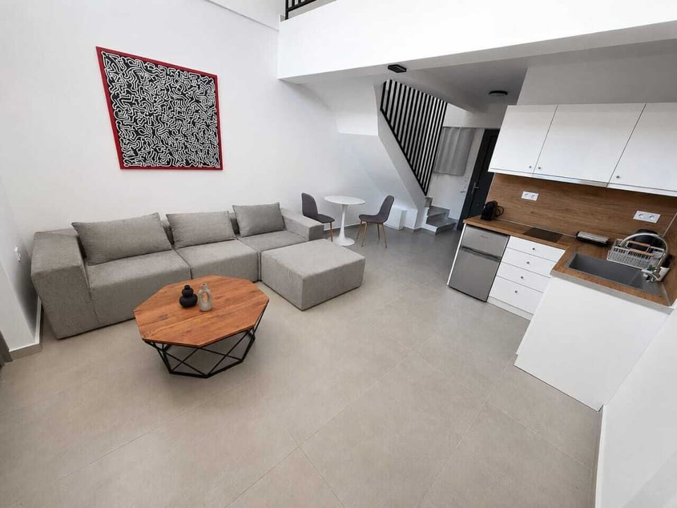 Deluxe Apartment, Garden View | Living area