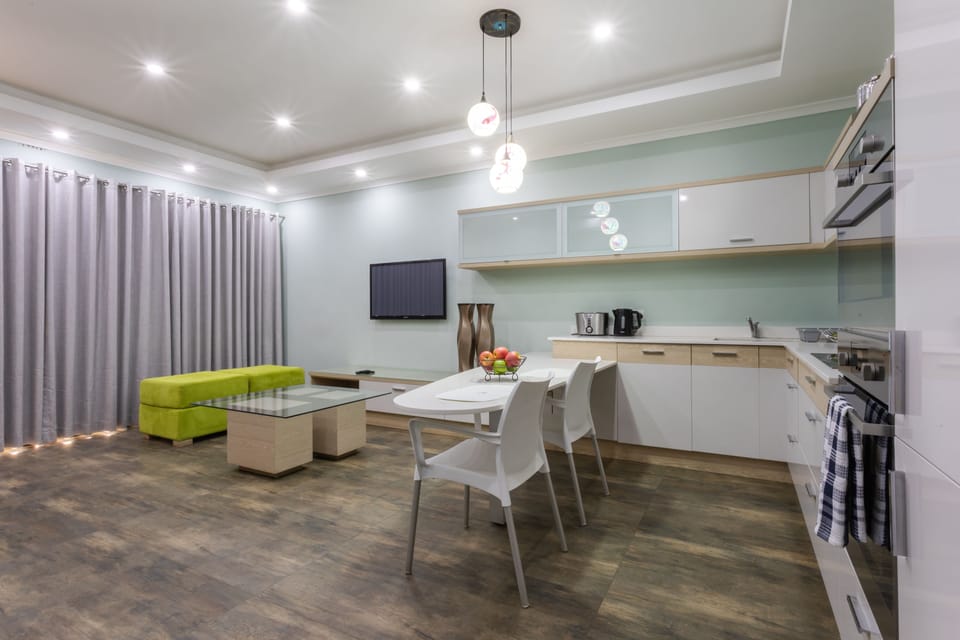 Suite | Private kitchen | Full-size fridge, microwave, stovetop, dishwasher
