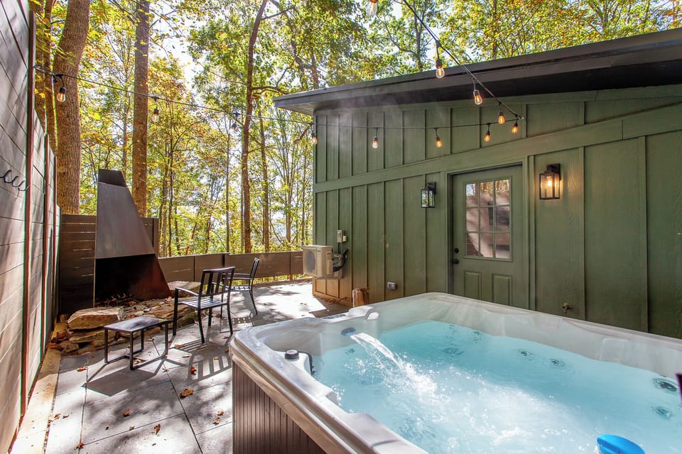 Outdoor spa tub